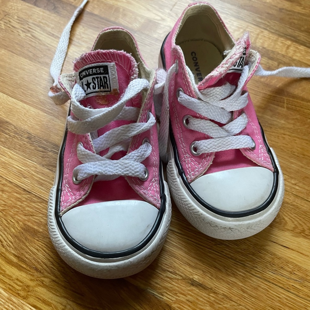 Kids pink converse size 6